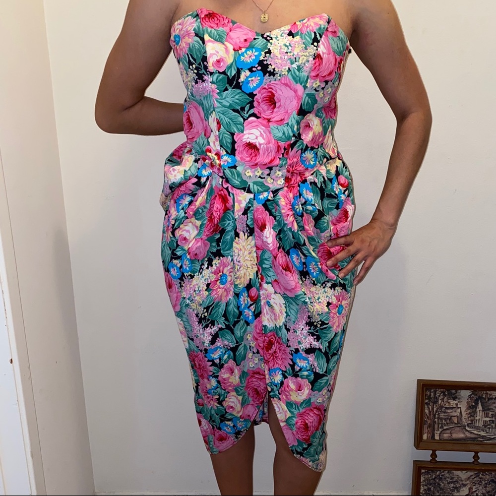 Bright Floral retro strapless dress.